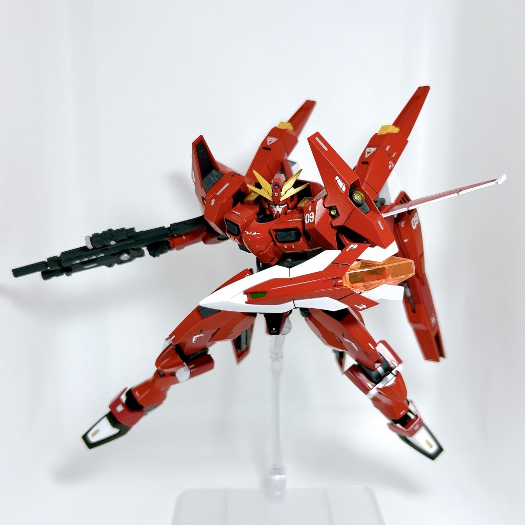 ~アクション~ライフルは30MMのカスタマイズウェポンズ(ミリタリー武装)を組み合わせ、シールドはウイングガンダムゼロ炎のものをカットしています。作成時はシールドが大きく感じたので小型化しましたが、もう少しボリューム持たせても良かったかもですね(-_-;)