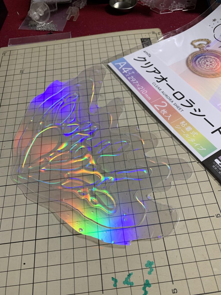 月光蝶エフェクトは、以前工作用紙でテンプレートを作っていたのでそれを使って自作。3層構造に百均のクリアオーロラシートを貼ったらいい感じ。ただ、気泡が入りまくり。