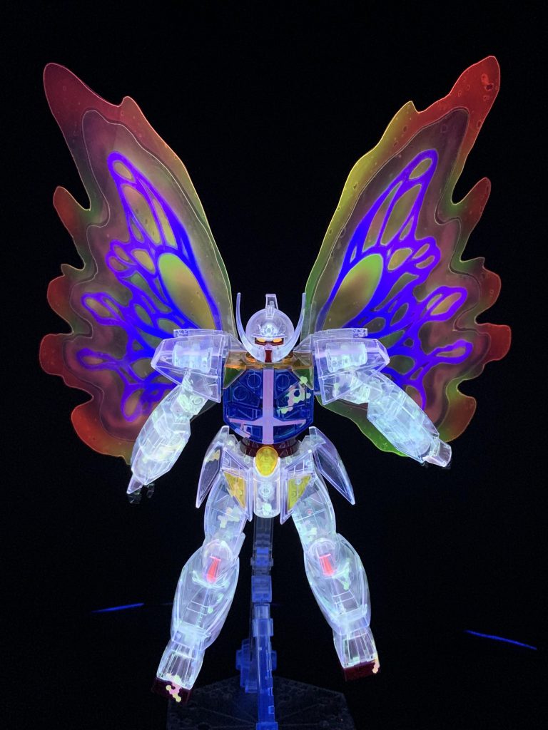 プレバンの月光蝶エフェクト付きキットのデザインを参考に塗装しています。