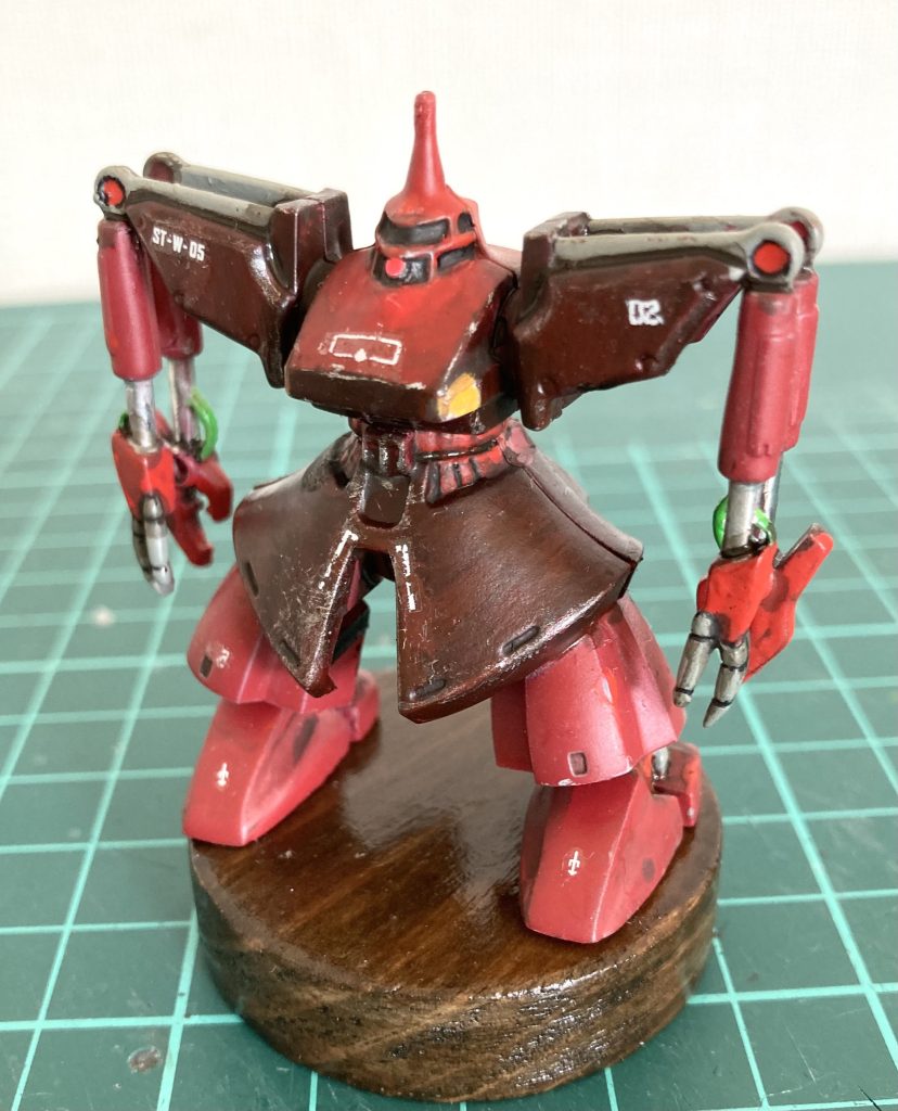 腕とか可動させようかと思いましたが、老眼にはキツイと断念。 