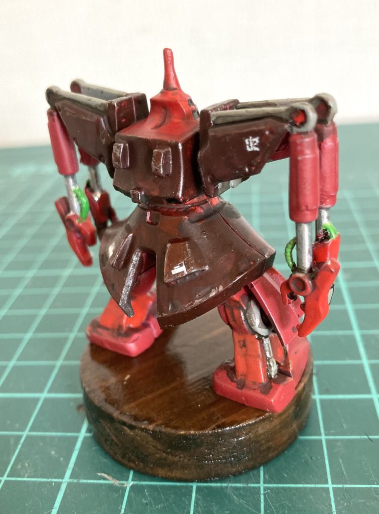 昔、自分で作った極小デカールをところどころ貼ってます。