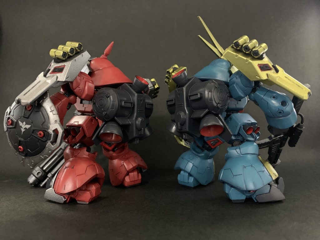 バックパックは旧キットのパーツです。確か、筋彫りをしただけで形そのものはいじってないと思います。