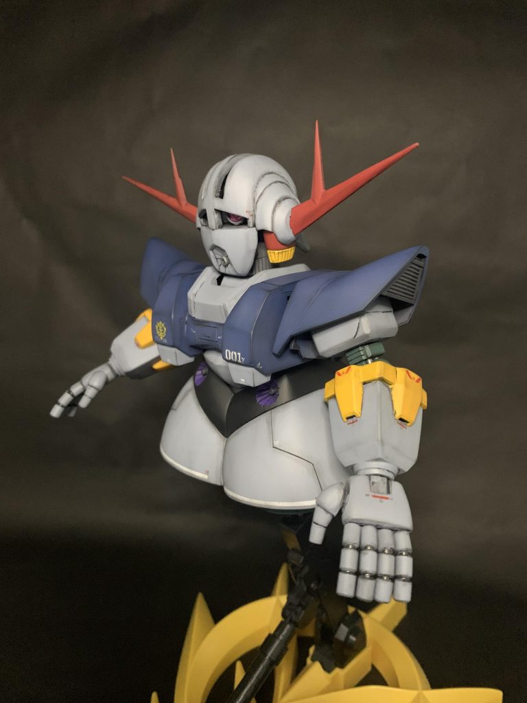 SDフレーム内蔵ですが、ほとんどのパーツはボディに組むパターンです。