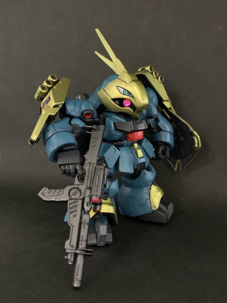 ギュネイ機モノアイが動きます。