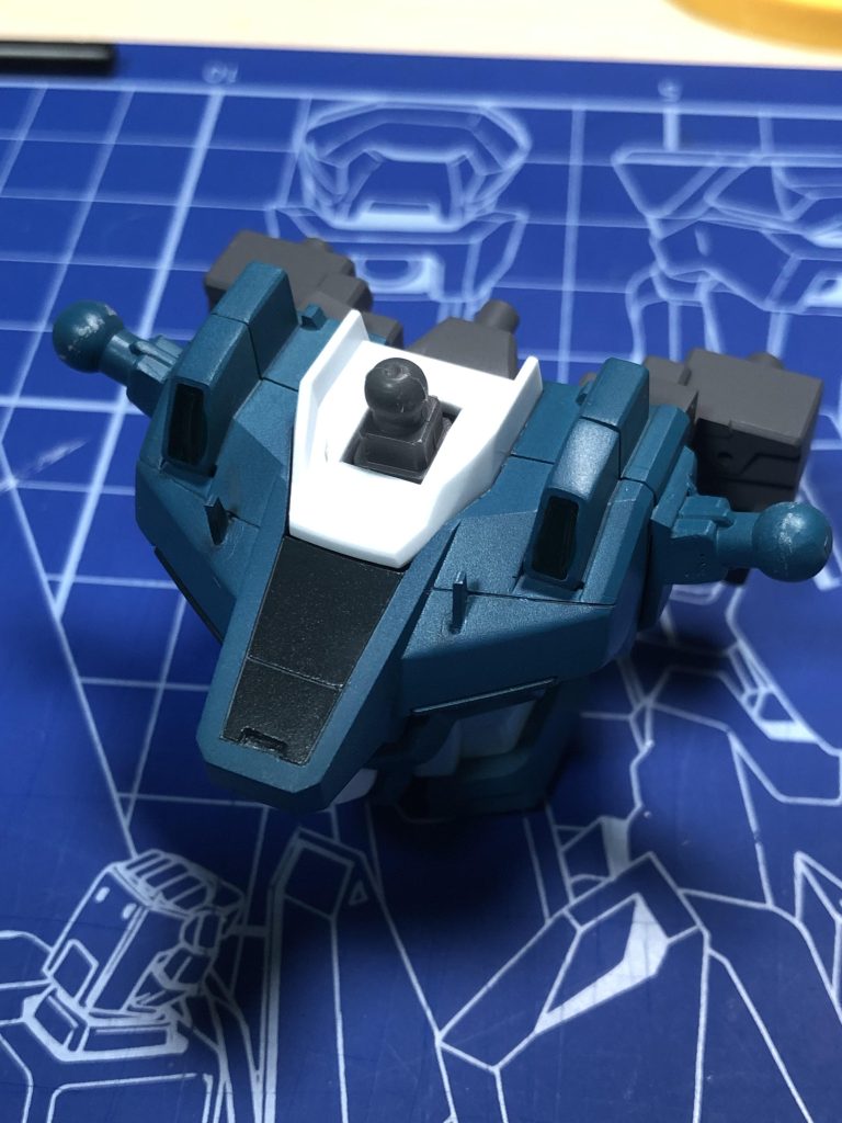 角度は違いますが、スジボリや色分け、やってみたかった羽などつけてみました。細かく見るとガッタガタなので練習練習