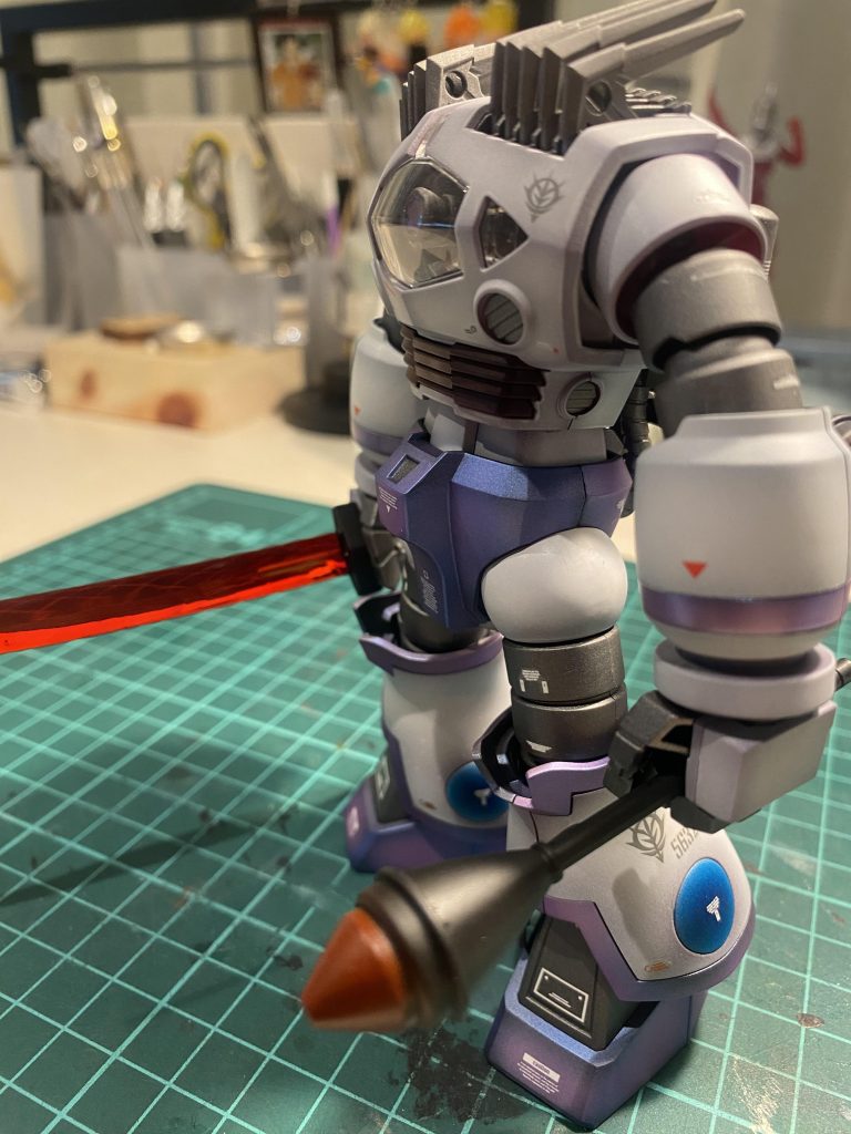 最初は普通に作ろうと思っていましたが、紫サフを吹いたところで路線変更💨🐤💨