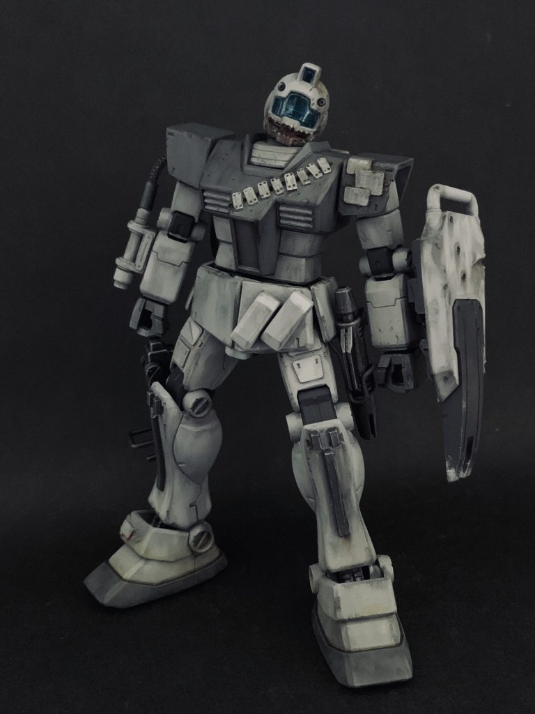 ジオンに相当な恨みをもつパイロットが搭乗しており現地改修を重ねて殲滅活動を行っている、という設定なので破損部位と修理箇所多めだったり独自の装備があったりします。