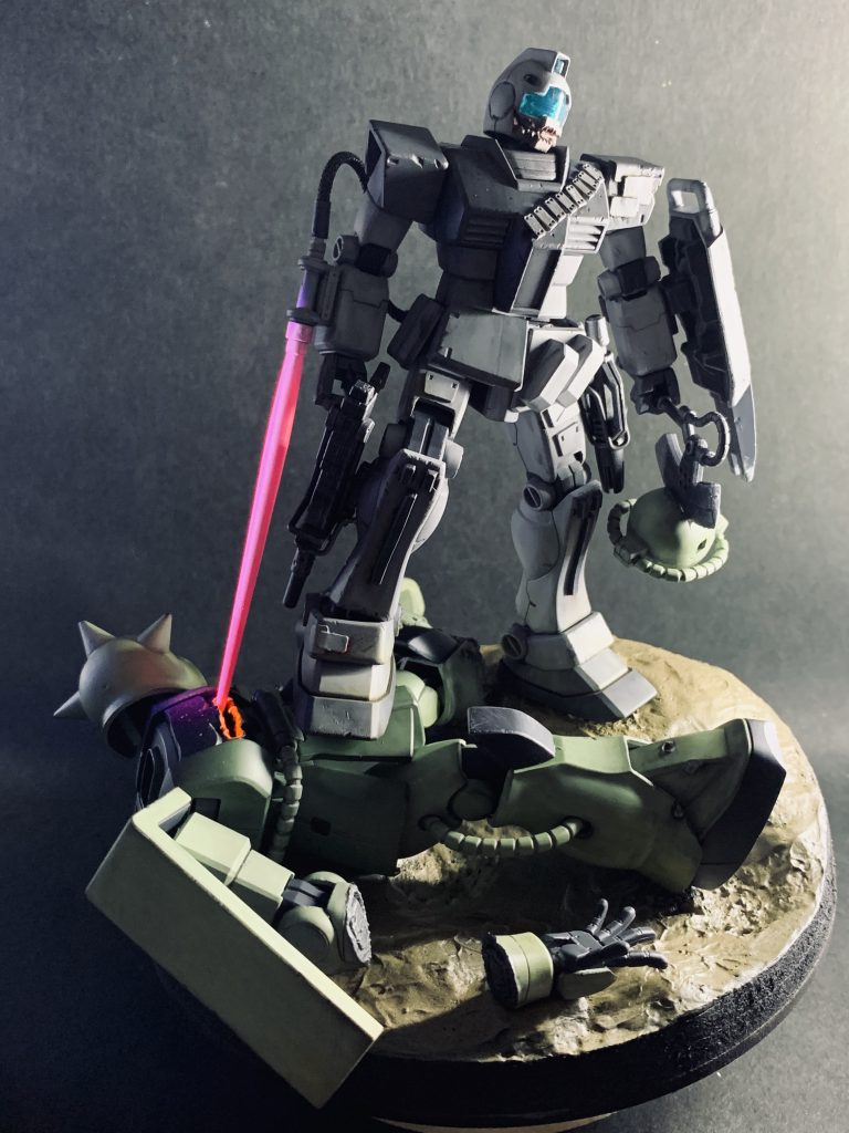 強い照明を当てた画像も雰囲気があっていいですね〜。