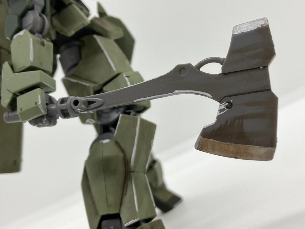 斧は刃先をシルバーで塗ったものに、鉄血系独特のオイルの返り血を追加二、三機葬ってきたような出来で、個人的には大満足です