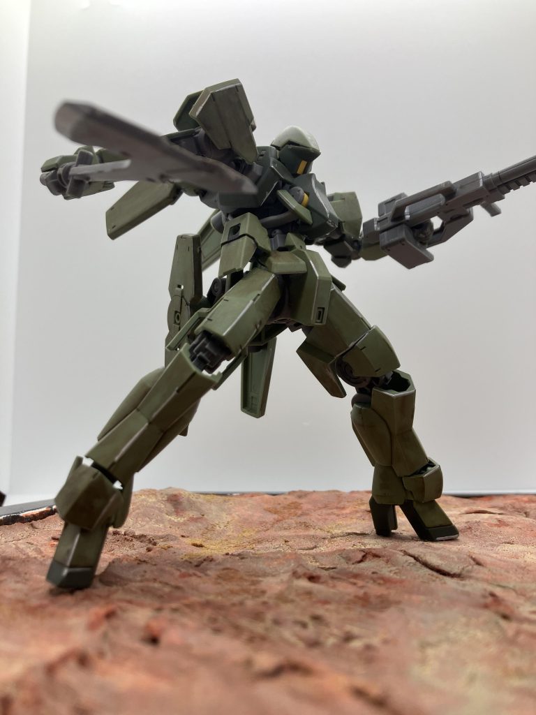 火星風ジオラマも100均材料などなどで自作固定ピンとかは無いので立たせるの苦労しました