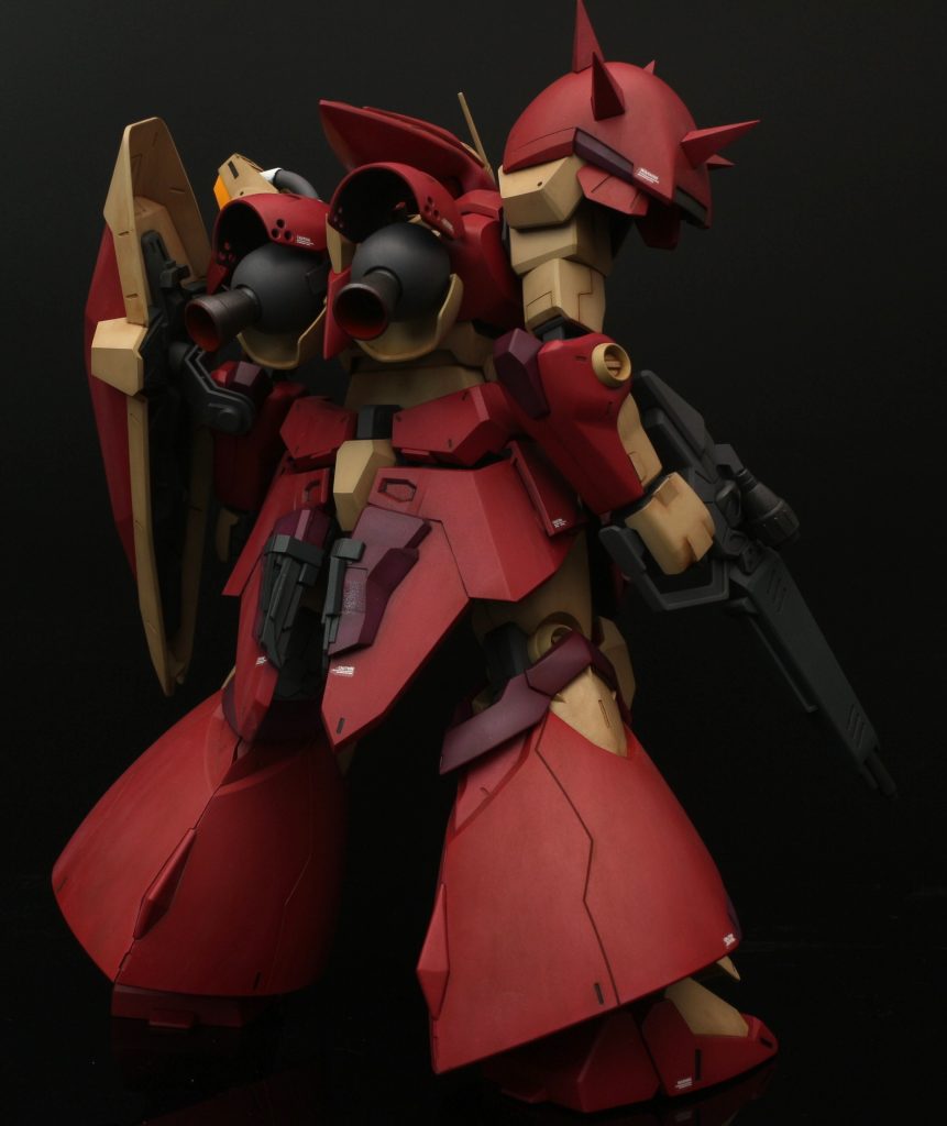 背面.燕尾のようなスカートは逆三角になるように修正.バーニアは市販パーツを使って大型化しました.