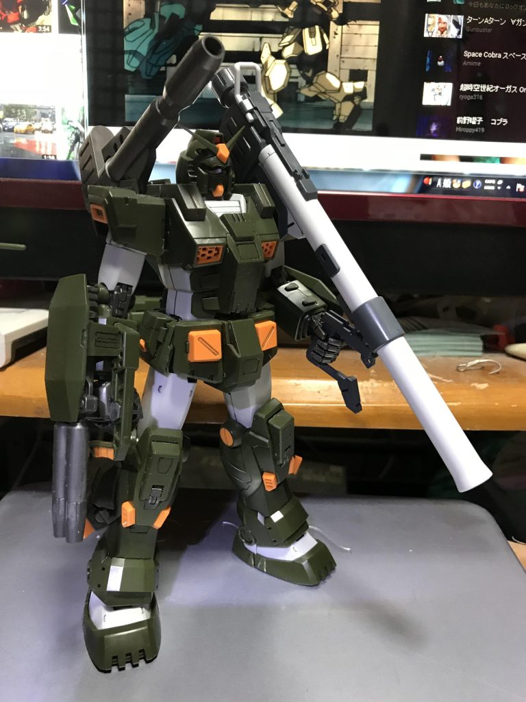 仕上げ前の状態。左手にハイパーバズーカ。