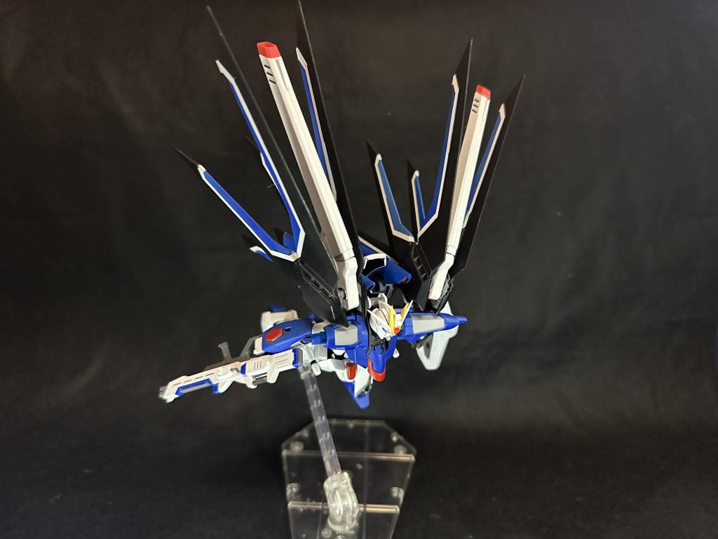 翼が開くのとリアスカートが可動してくれるので色んなポージングが出来て楽しいです