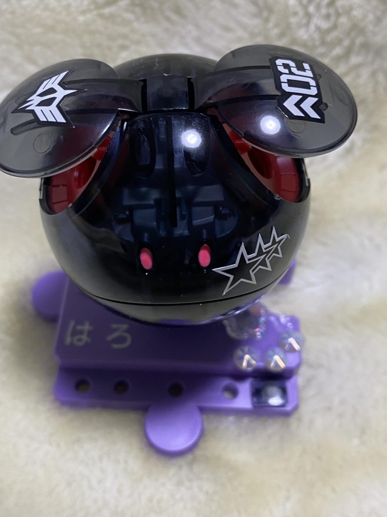 腹の目がシルバーだったので、ピンク色に塗りました。初めてのガンダムマーカーでした！