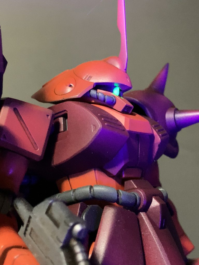 モノアイは蛍光グリーン🟢