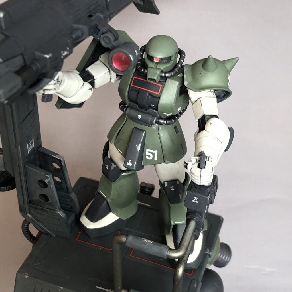 と言うことで操縦するザクIIは大河原先生の設定画を参照して塗り分けました。他のザクにはない、特徴的なカラーリングです。