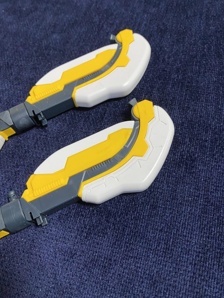 見えにくいけど、白パーツに筋堀り