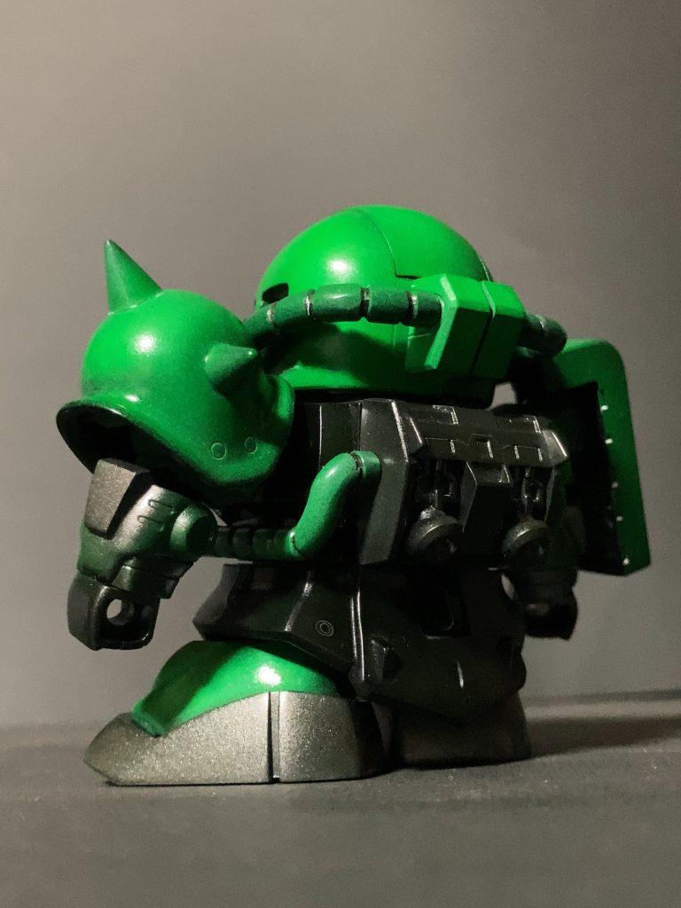 ソールとバックパックは焼鉄色。