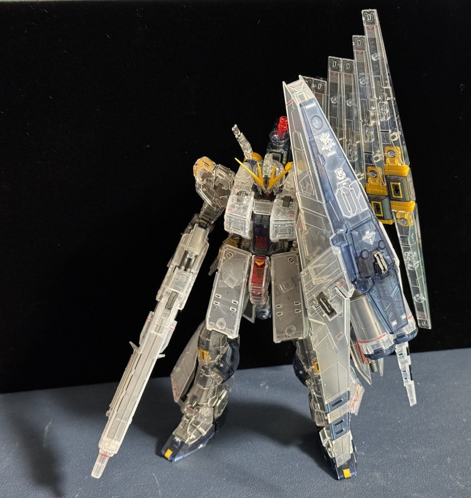 この重厚感堪らないですよね。しかも自立しているところにRGの凄さを感じます。