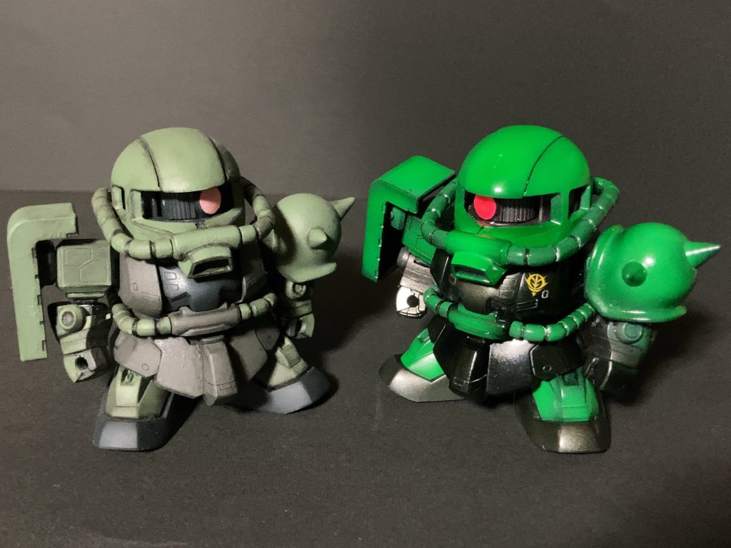 以前作ったつや消しのザクくんと比較