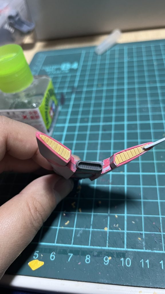 0.3ｍｍプラ板を貼り合わせてスラスター作成