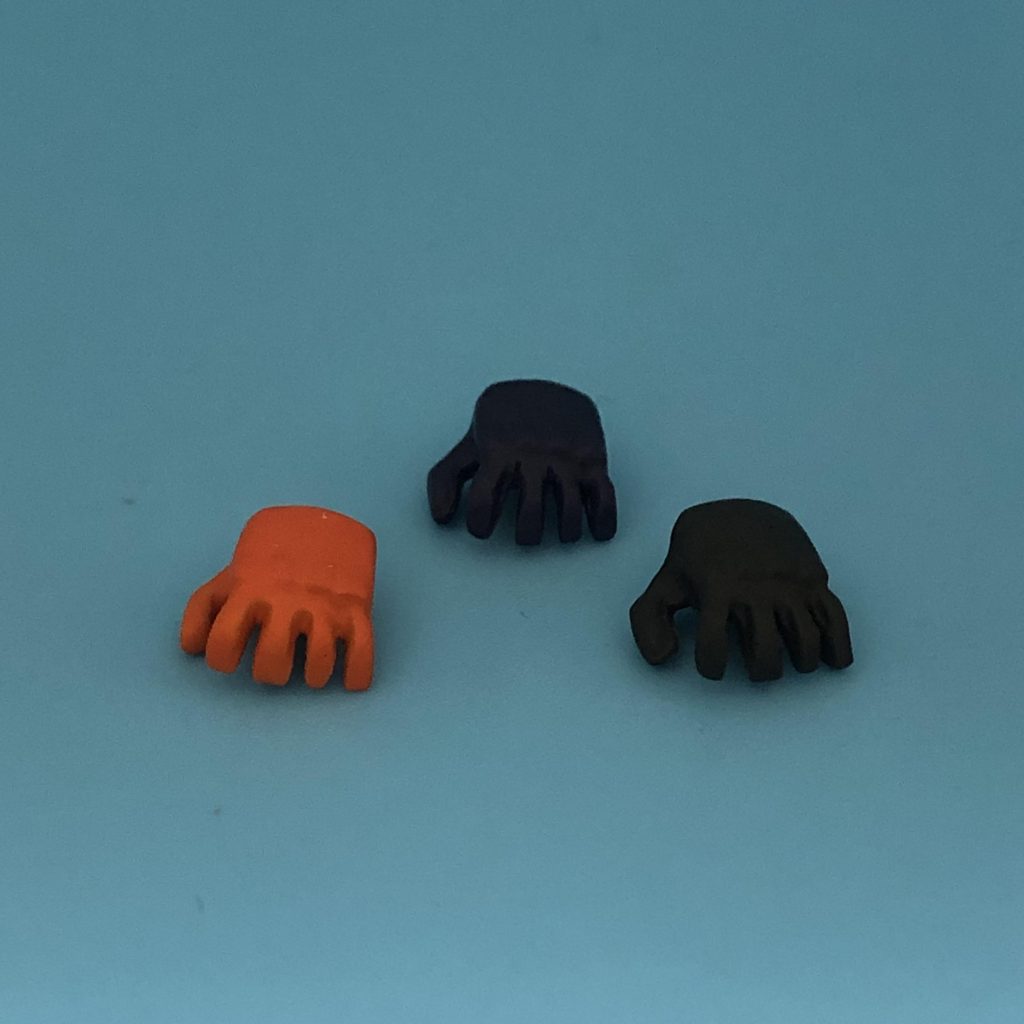 クラッカー用に、左のみ開き手を作成。レジンの複製なので指先があまり上手く行っていないですが…