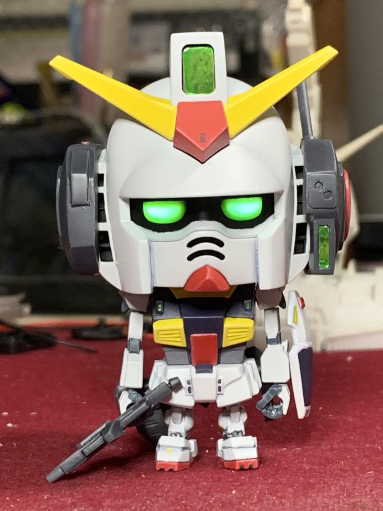 まずはマクツくんから。顔がガンプラくんと似ているので差異をつけたいな〜という事でバルカンポッドを装着しております。