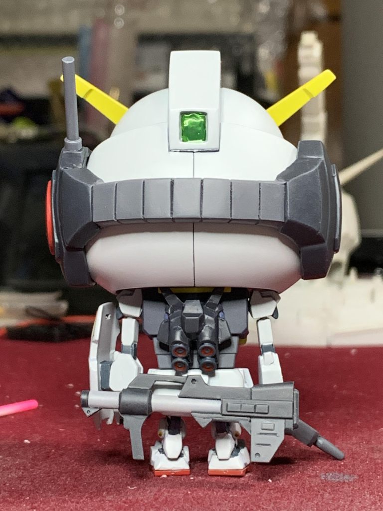 バックパックのバーニアは、他のガンプラくんで使わなかったものからパーツ取りして移植しています。バズーカはネオジム磁石で装着です。