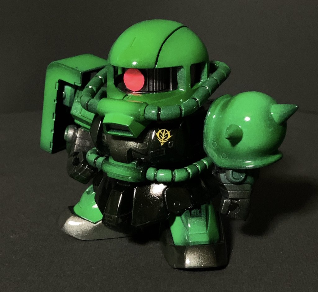 光沢仕上げに苦手意識があったので練習も兼ねて制作。艶が映えるように明るい緑色を使用しました。