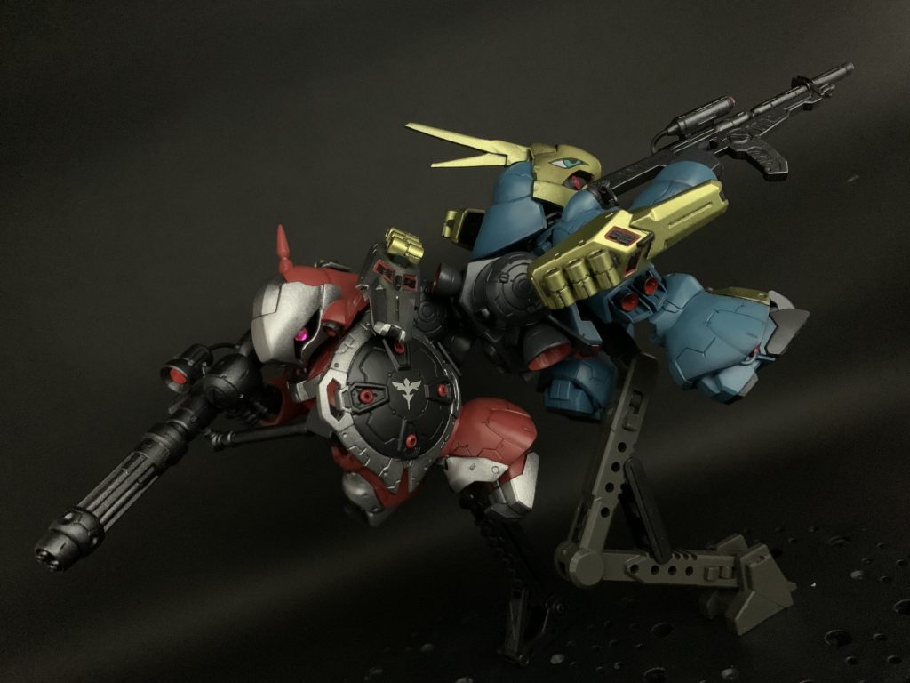 ギュネイ・クェス機の武器構えポージング