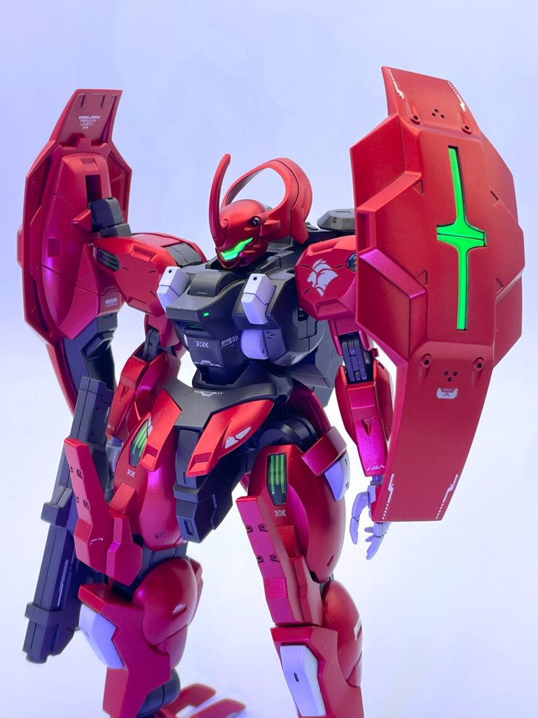 発光部分は白から立ち上げてビスマスパール→蛍光クリアグリーン系を重ねてキャンディにしてます。UVライトを当てなくても見栄えが良く、当てるとビカビカです。