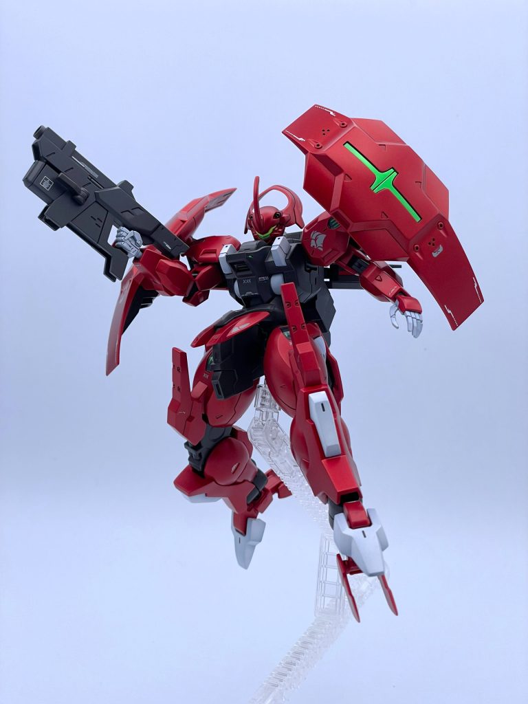 ダリルバルデは拡張パーツに合わせて新しく作り直しました良キットだらけの水星HGですが、コイツは謎に目立つ合わせ目が多かったりで少し設計の古さを感じました。でも完成時の存在感はよき。赤いし