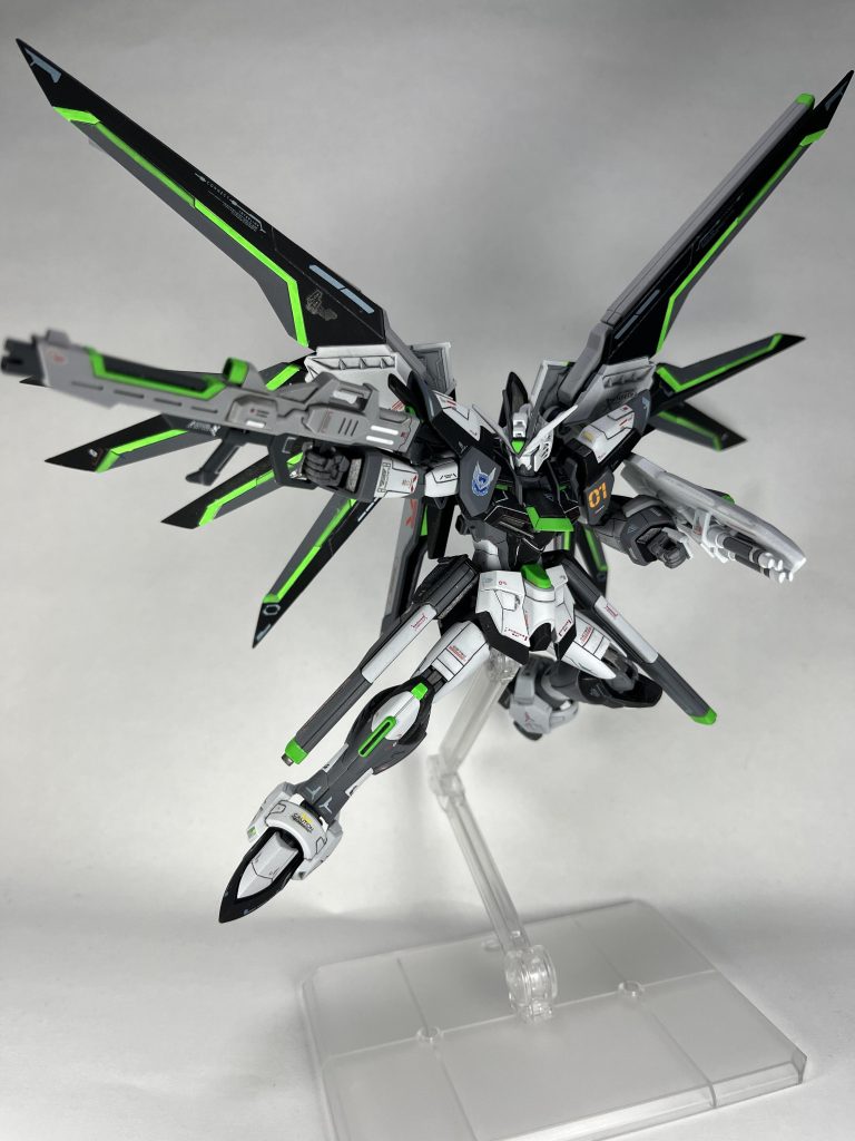 人生初のSEED撃ちをポージングさせてみる。こんなん、カッコいいに決まってる。