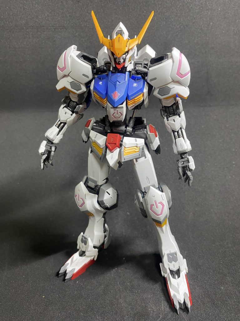 いつものグレーの差し色を入れています