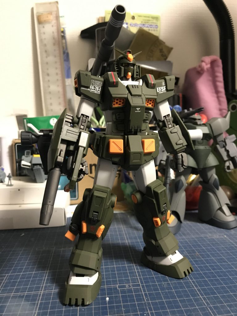 少しだけマーキング。ワタシ、やはり、インレタのガンダムデカール苦手です。水転写デカールなんとかゲットしたいところです。