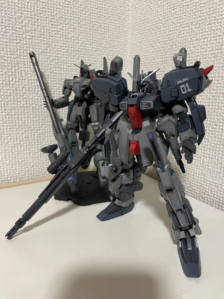 この前作ったゼータプラス（旧キット）と並べたくて、同じ系統のカラーに🤤改修点は、アゴを引ける様にした事と、脚部のフロントアーマーのみ。足をEX-Sガンダムに変更しました。