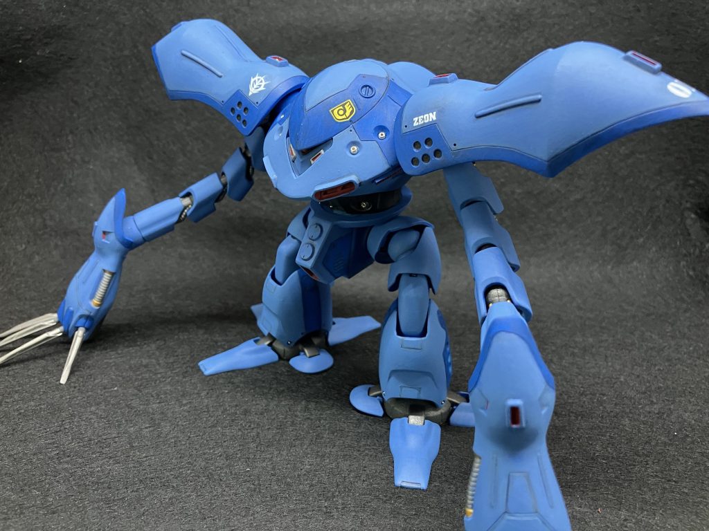 最初はシタデルベースで塗ったのですが、あまりにイメージからかけ離れたため、急遽レイヤーカラー買い足してこんな感じに。イメージ通りになりました
