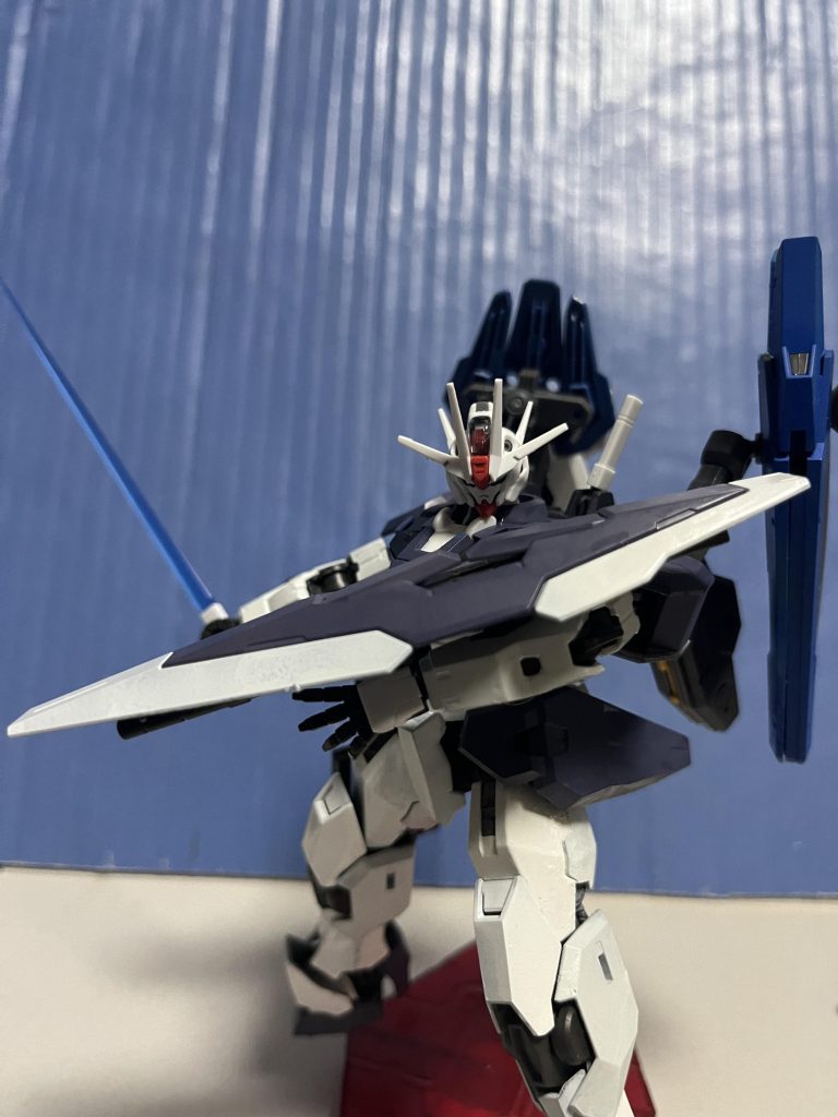 ・シールド「ガンヴォルヴァ」のシールドをそのまま使用している前記の通りにシールド裏には予備のサーベルがある