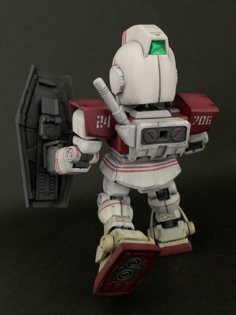 肩のフレームが見えないようにしたり、シールド裏を作り込んだり色々がんばってます。