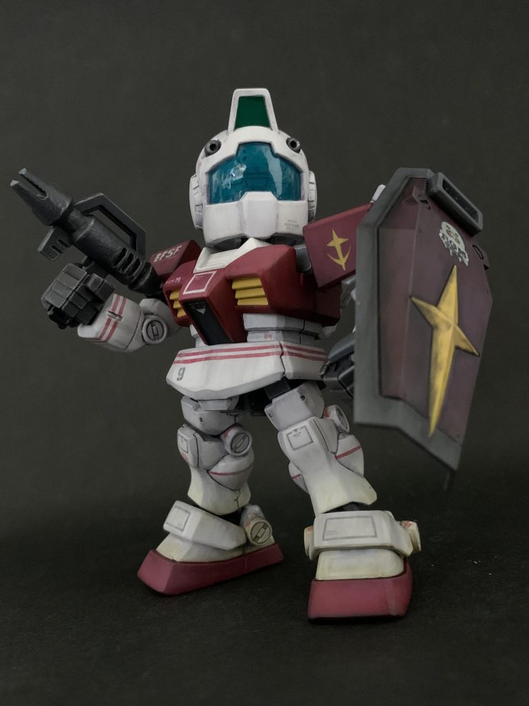 シルエットブースターについているジムパーツをベースにモールドを減らして1stのジムっぽいイメージで制作。