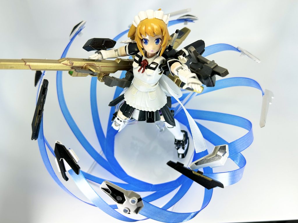 ほうきのついでにガンビットも装備して敵を殲滅(おそうじ)みたいな感じです。エフェクトは0.4mm透明プラ板を螺旋状に組んでイイ感じに。