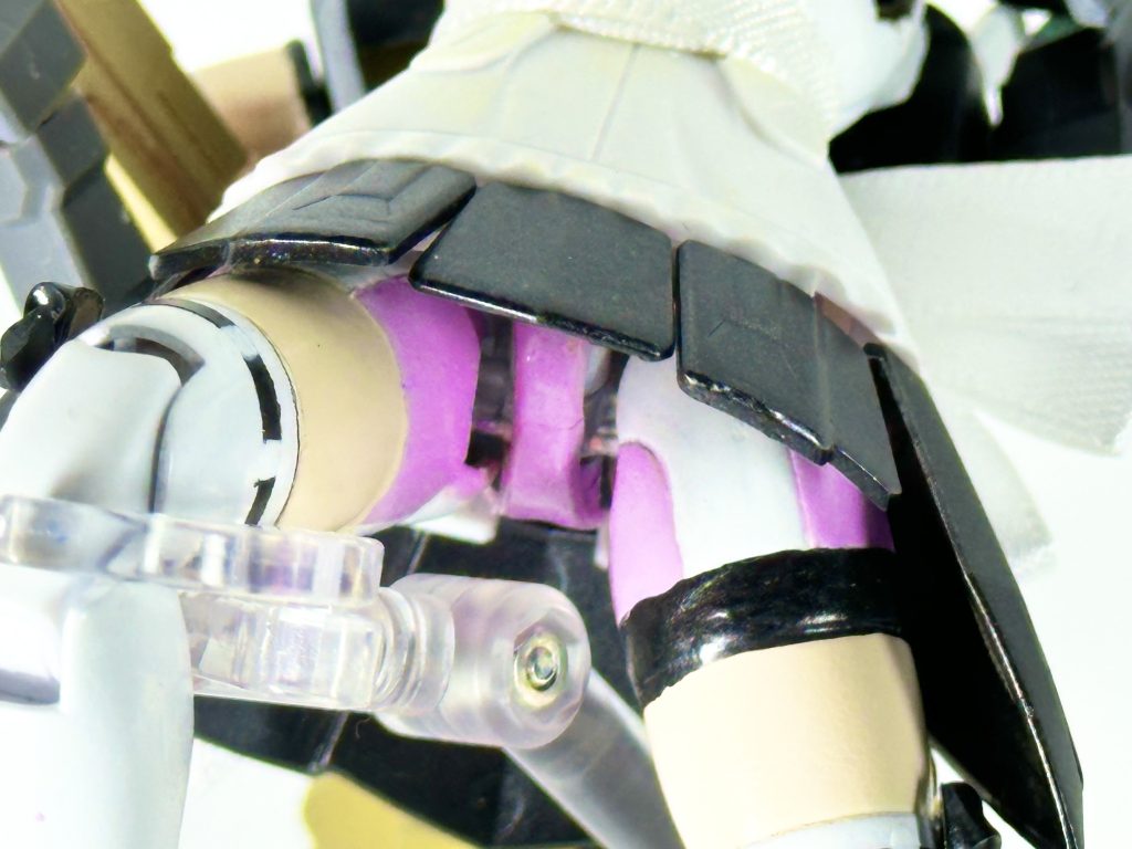 もちろんスカートの中はスパッツ!塗装の荒さが目立ちます笑