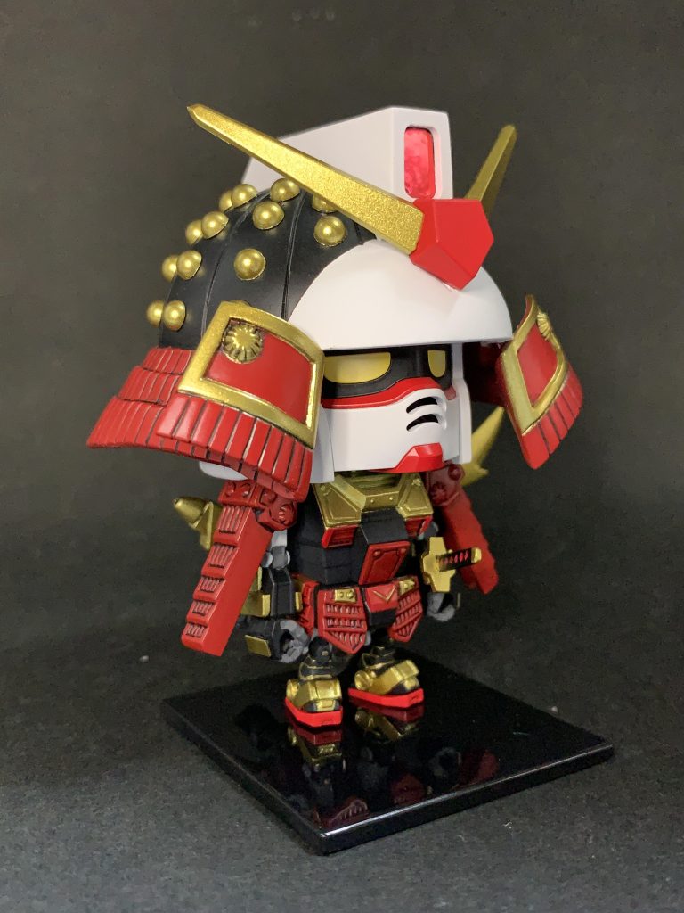 当時は電飾の知識がなかったので目は光りません。