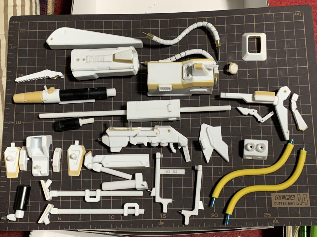 メガバズーカランチャーのパーツです。古い方のHG百式についてるメガバズーカランチャーの寸法を測って1/100サイズを算出しているので、サイズ感はけっこうちゃんとしてると思います。