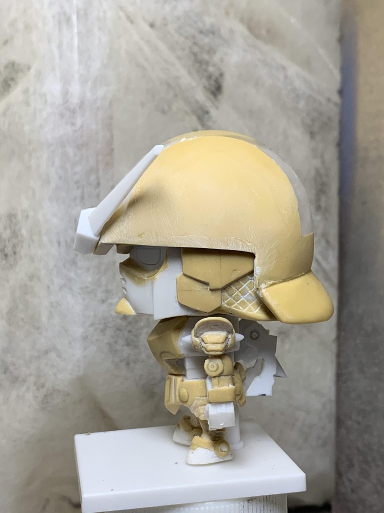 そこにパテ盛りという流れ。