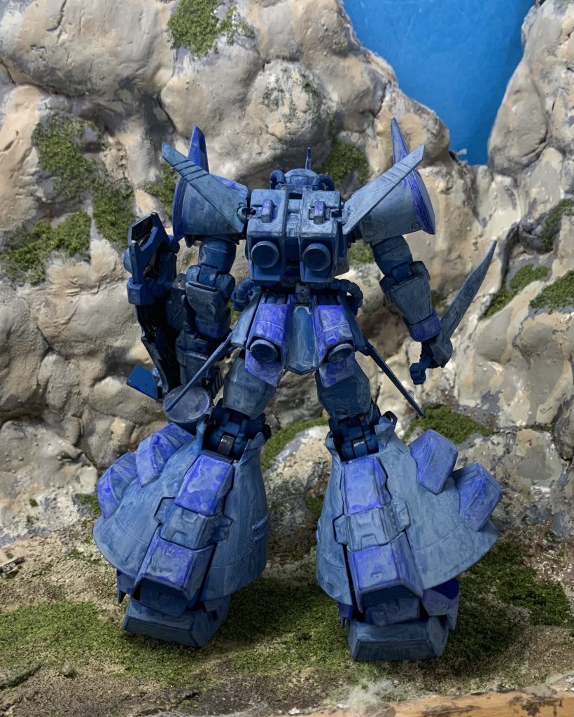 じつは、カラーリングが一色だとぼやけるので、ウルトラマリンで多少強調しながら、グレイッシュブルーでウォッシングしました、結構シルエットでてるかな