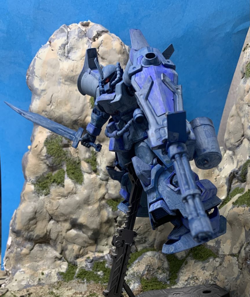 下地は黒サフ、その上からナイトブルー塗って、ウルトラマリン塗ってその上からグレイッシュブルーを塗装してそれを2周しました、いい感じに仕上がりましたね。