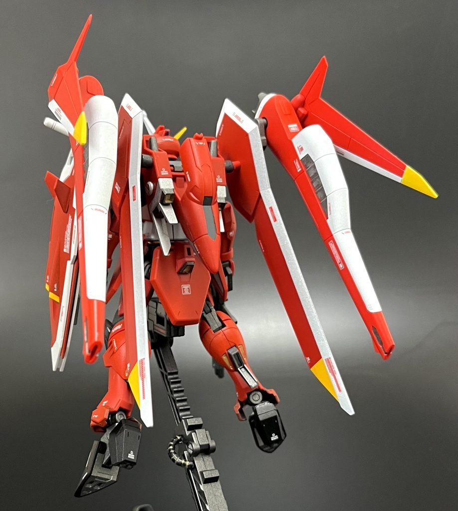 変形も出来ますが破損と塗装剥がれが怖く出来ませんでした。