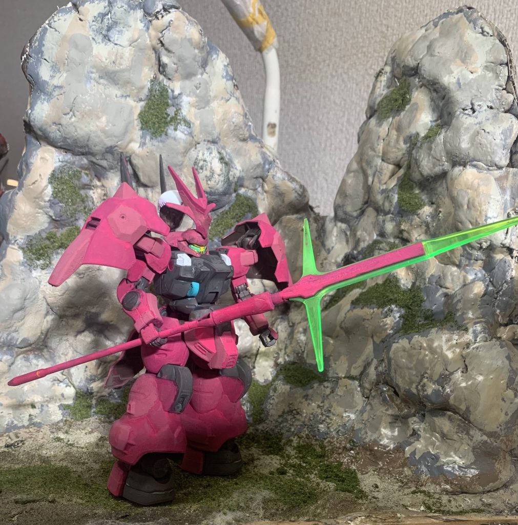 今回はターナーの梅紫色、苺色、ベースマゼンタ、を代わり番こに塗装して色を塗りました。このままだと色の段差がひどいので、少しウェザリングをかけます