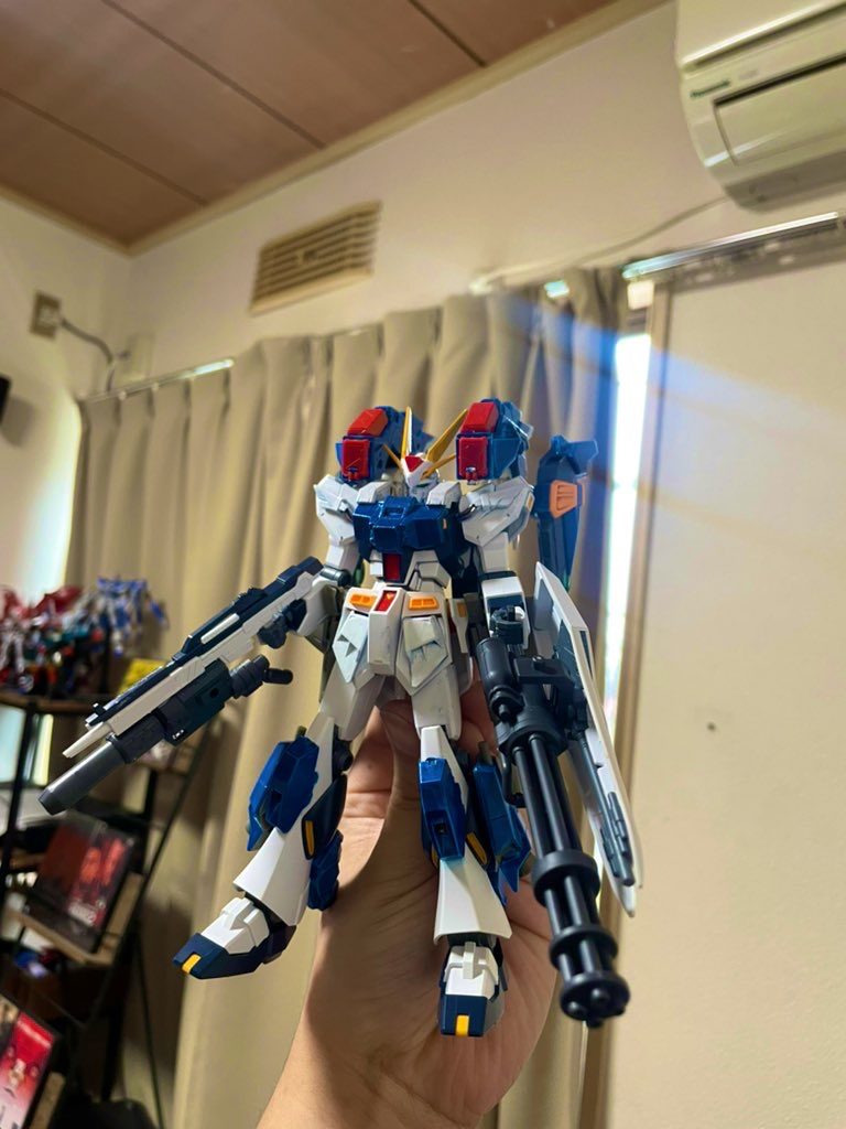 EGνガンダムをベースにすると決めた時点でフィンファンネル無しは確定しました。ファンネル無し、単騎でネオ・ジオンと戦うならやっぱり答えは高機動、大火力でしょ！（脳筋）